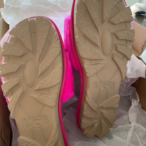 SOLD Hot Pink Ugg Cozette Fur Slippers 11 - Picture 3 of 6